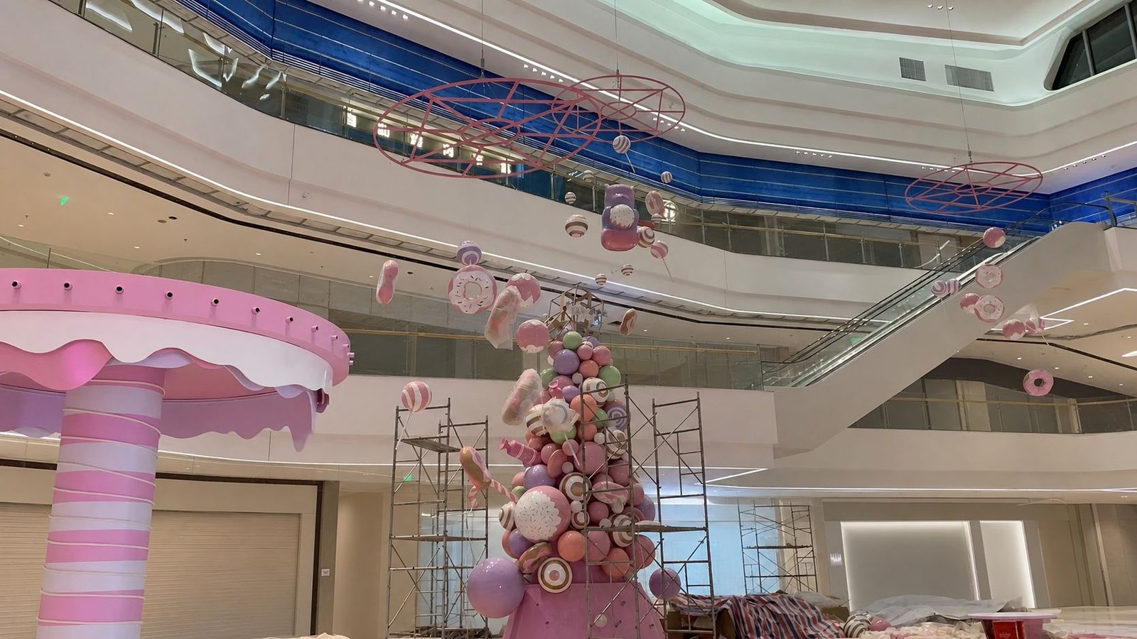 Candy scene installation and assembly