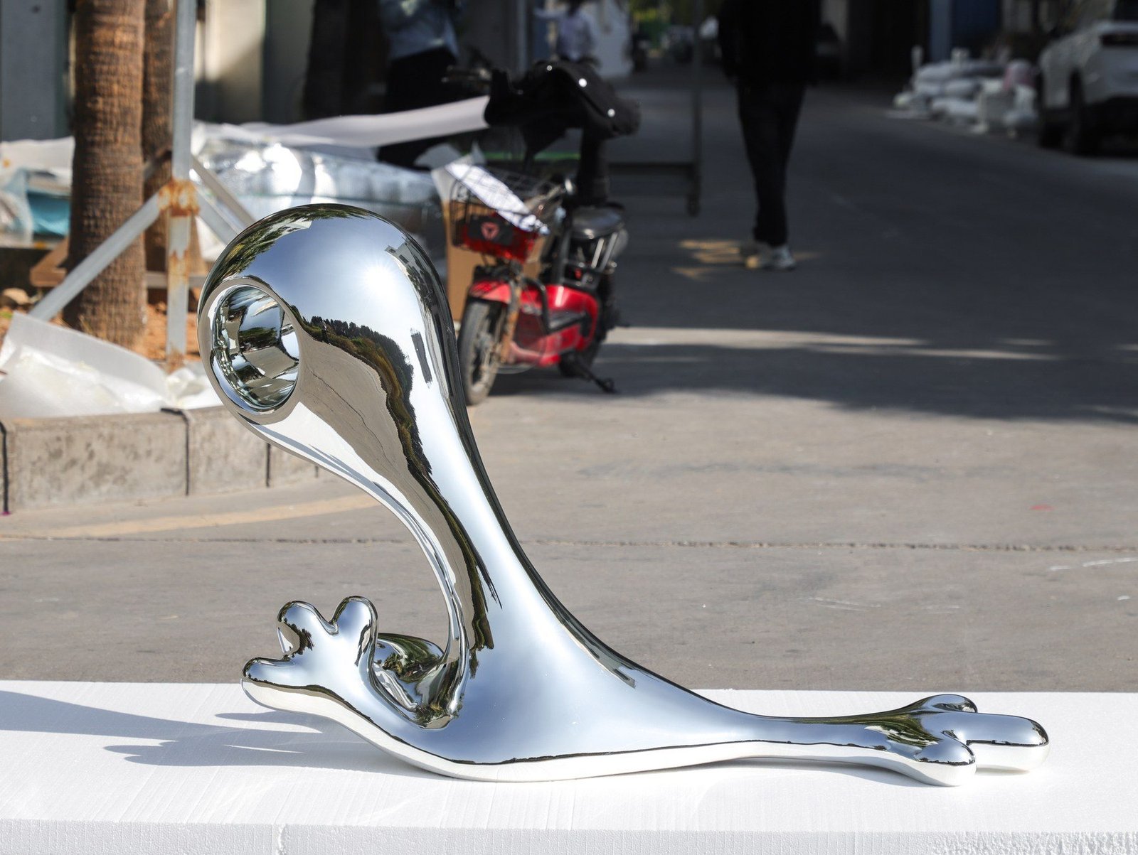 Side view of the chrome-finish organic form