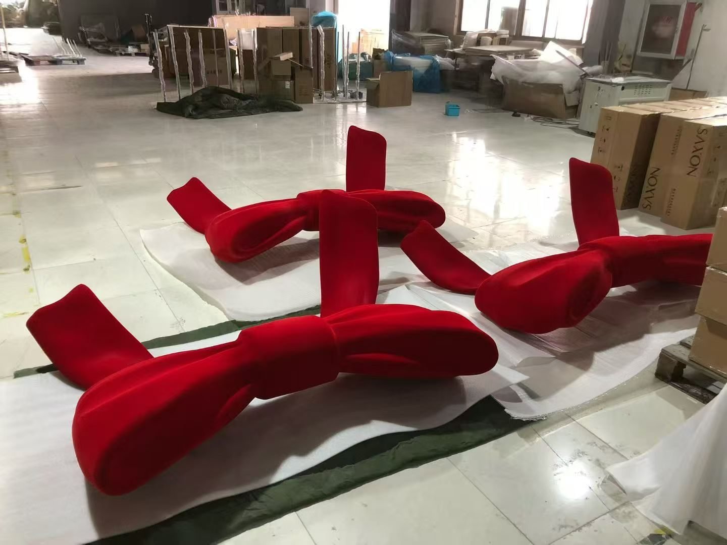 Red bow display props with rear support structures