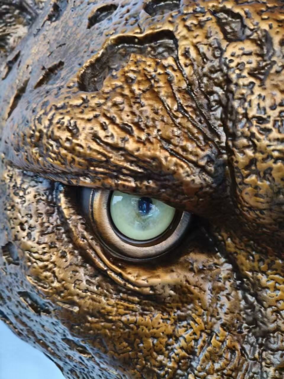 Close view of the leopard eye and textured spotted finish